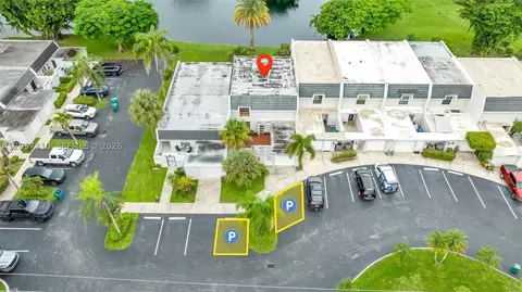View/Area - 18958 Bobolink Dr, Hialeah, FL 33015 photo 1 of 8