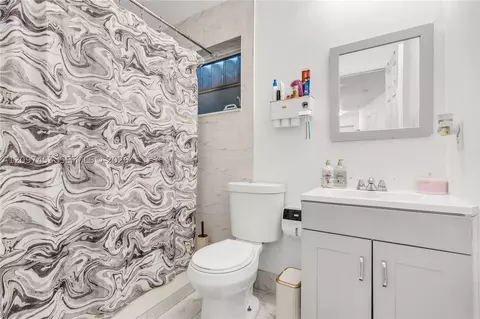 Bath - Undisclosed, Hialeah, FL 33010 photo 2 of 2