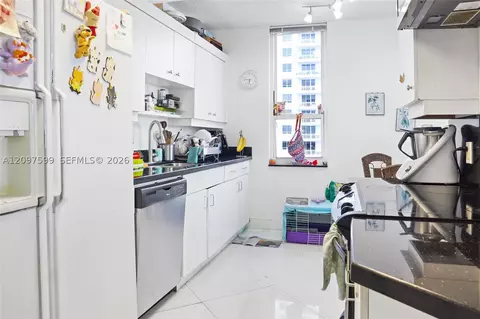 Kitchen - 701 Brickell Key Blvd #2309, Miami, FL 33131 photo 1 of 1