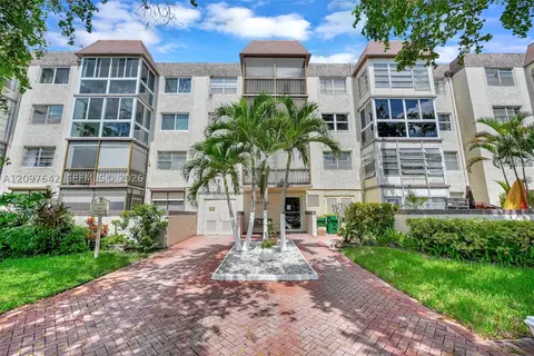 1681 NW 70th Ave #205, Plantation, FL 33313