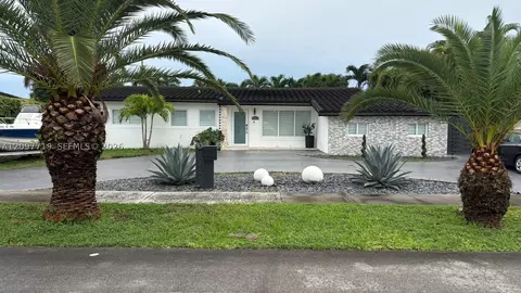 10450 SW 42nd Ter, Miami, FL 33165