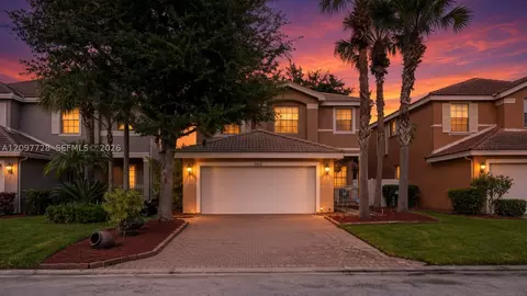 5402 W Queenship Ct, Greenacres, FL 33463