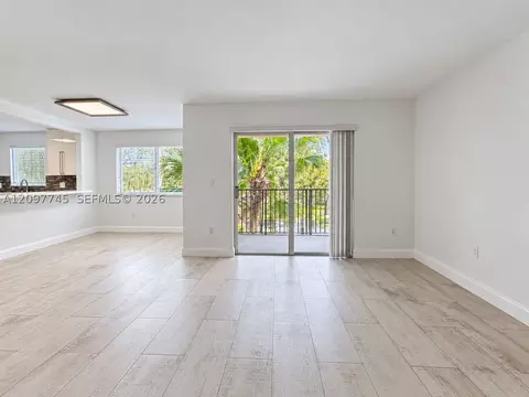 791 N Pine Island Rd #214, Plantation, FL 33324