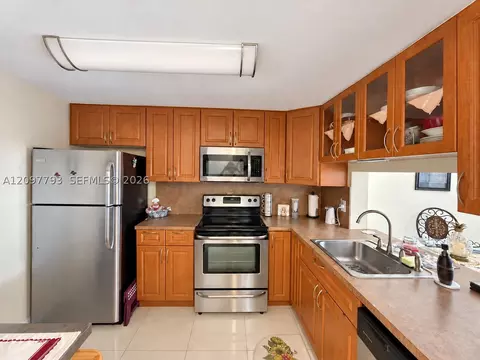 20860 San Simeon Way #208-6, Miami, FL 33179
