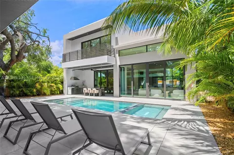 280 NW 47th St, Miami, FL 33127