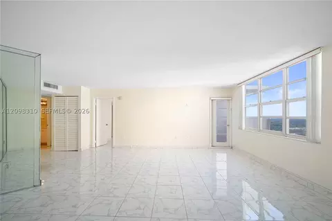 2750 NE 183rd St #PH06, Aventura, FL 33160