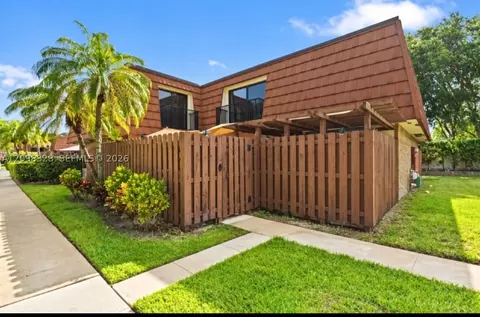 806 SW 119th Way, Davie, FL 33325