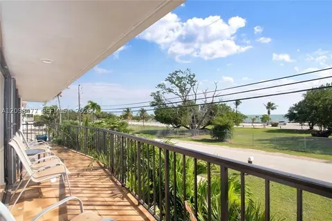 Exterior - 53 E Beach Rd, Tavernier, FL 33070 photo 3 of 4