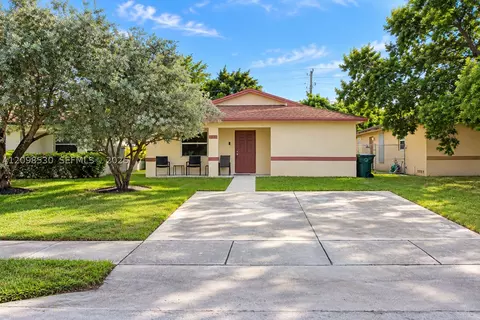 211 NE 35th St, Oakland Park, FL 33334