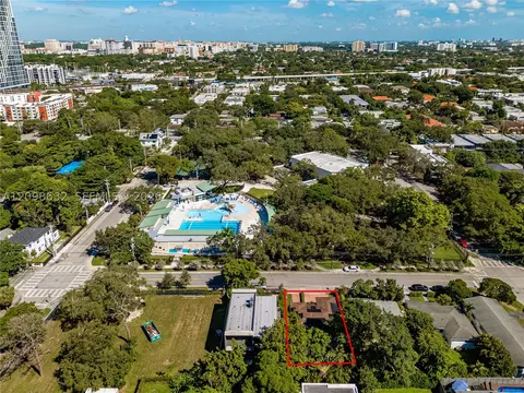 View/Area - 3530 Oak Ave, Miami, FL 33133 photo 4 of 4