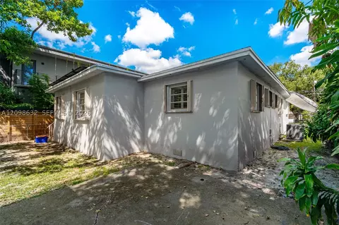 Exterior - 3530 Oak Ave, Miami, FL 33133 photo 3 of 4