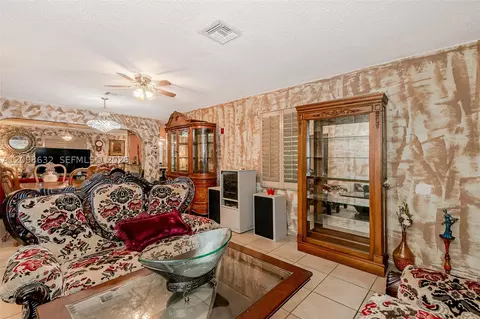 Living - 3530 Oak Ave, Miami, FL 33133 photo 2 of 4