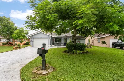 10307 70th St, Tamarac, FL 33321