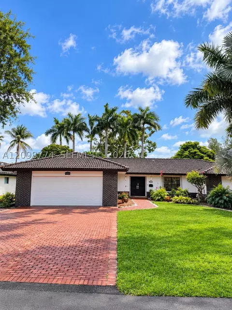 Exterior - 19265 E Saint Andrews Dr, Hialeah, FL 33015 photo 3 of 8