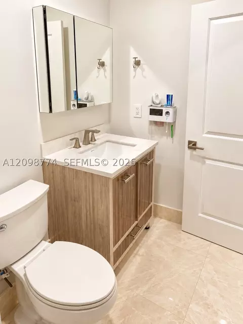 Bath - 19265 E Saint Andrews Dr, Hialeah, FL 33015 photo 7 of 9