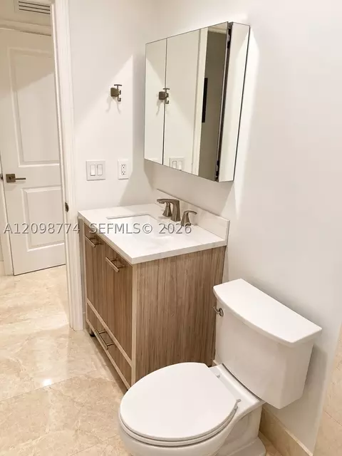 Bath - 19265 E Saint Andrews Dr, Hialeah, FL 33015 photo 8 of 9