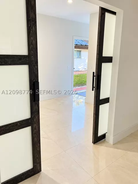Entry Way - 19265 E Saint Andrews Dr, Hialeah, FL 33015 photo 4 of 7