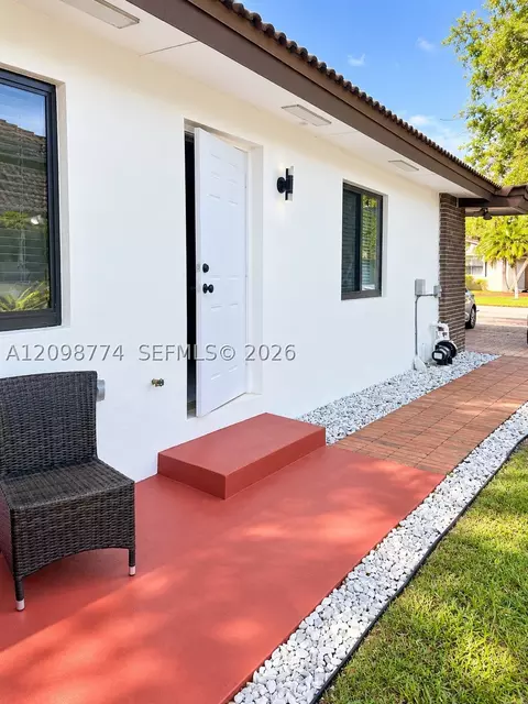 Exterior - 19265 E Saint Andrews Dr, Hialeah, FL 33015 photo 7 of 8