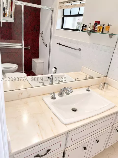Bath - 19265 E Saint Andrews Dr, Hialeah, FL 33015 photo 2 of 9