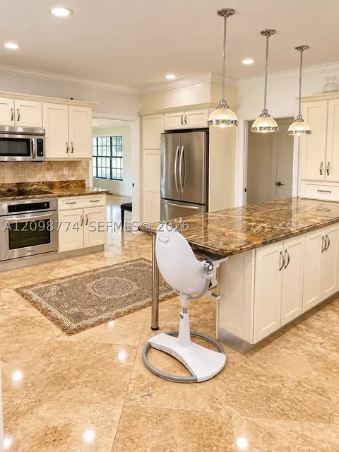 Kitchen - 19265 E Saint Andrews Dr, Hialeah, FL 33015 photo 2 of 4