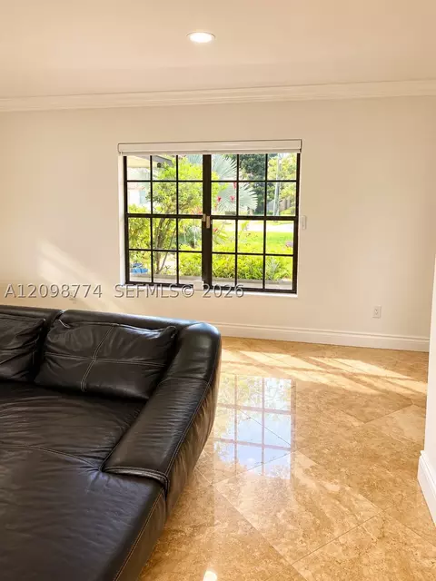 Living - 19265 E Saint Andrews Dr, Hialeah, FL 33015 photo 3 of 5