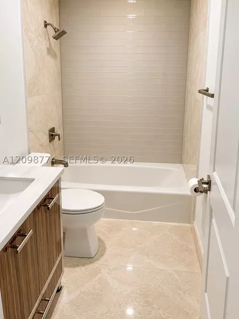 Bath - 19265 E Saint Andrews Dr, Hialeah, FL 33015 photo 4 of 9