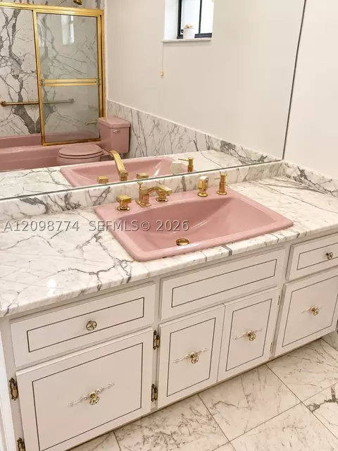 Bath - 19265 E Saint Andrews Dr, Hialeah, FL 33015 photo 3 of 9