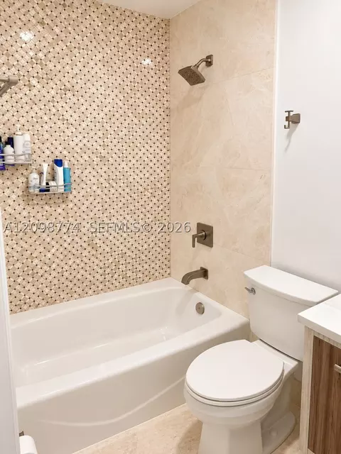 Bath - 19265 E Saint Andrews Dr, Hialeah, FL 33015 photo 6 of 9