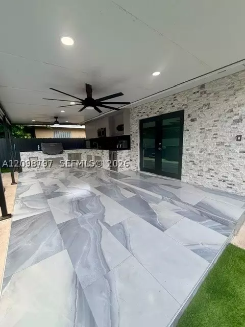 7031 NW 20th Ave, Miami, FL 33147