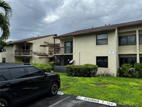 425 NW 210th St #102, Miami Gardens, FL 33169