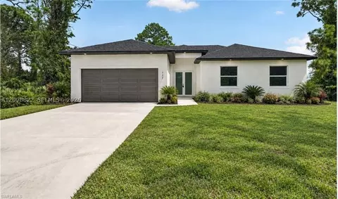 525 Genesee Ave S, Lehigh Acres, FL 33974