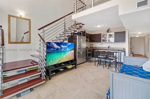 41 SE 5th St #811, Miami, FL 33131