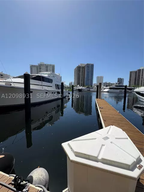 19777 E Country Club Dr, Aventura, FL 33180
