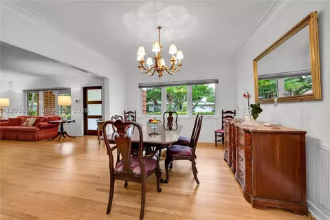 Dining - 1245 Algardi Ave, Coral Gables, FL 33146 photo 2 of 3