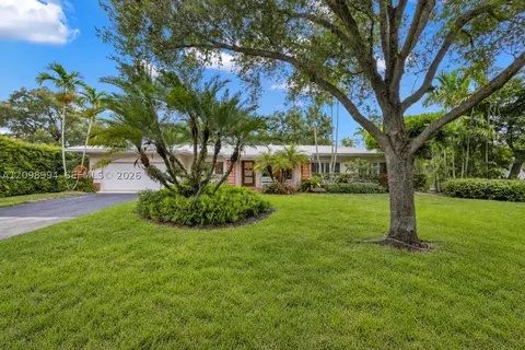 Exterior - 1245 Algardi Ave, Coral Gables, FL 33146 photo 2 of 4