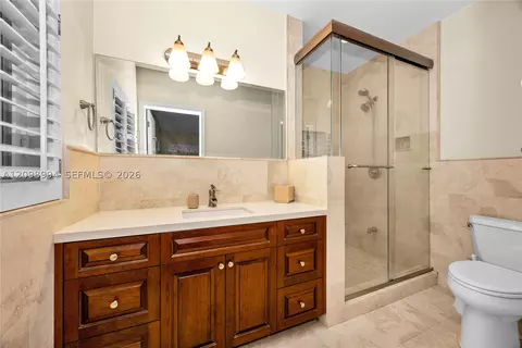Bath - 1245 Algardi Ave, Coral Gables, FL 33146 photo 1 of 2