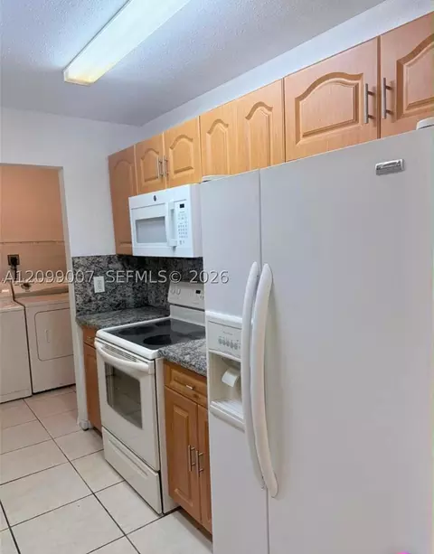2870 NW 55th Ave #2B, Lauderhill, FL 33313