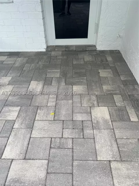 8221 NW 14th St, Plantation, FL 33322