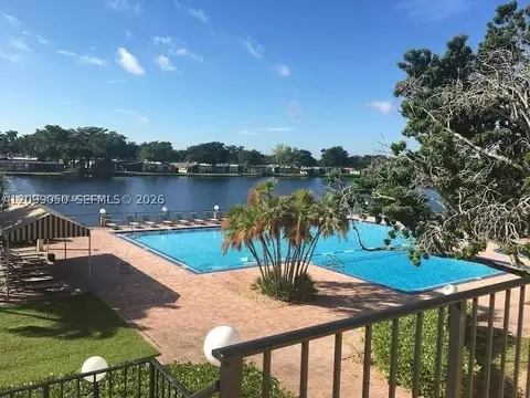 200 Berkley Rd #123, Hollywood, FL 33024