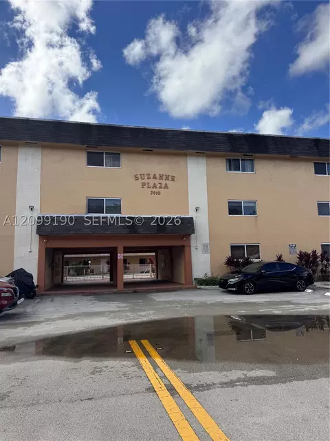 7910 Taft St #309, Pembroke Pines, FL 33024