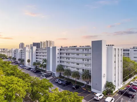 320 NE 12th Ave #703, Hallandale Beach, FL 33009