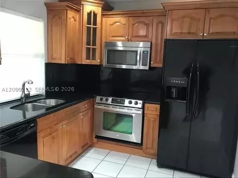 20 Laredo Pl #2-1, Davie, FL 33324