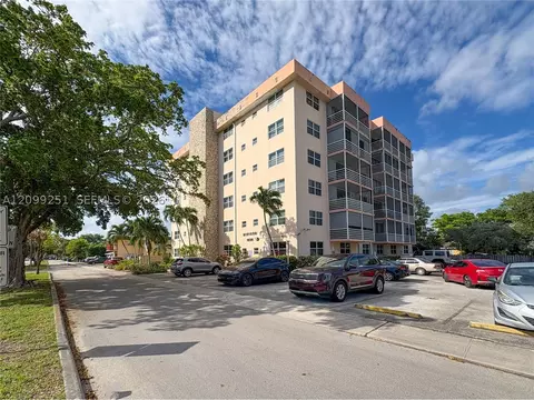 1830 Dixieanna St #605, Hollywood, FL 33020