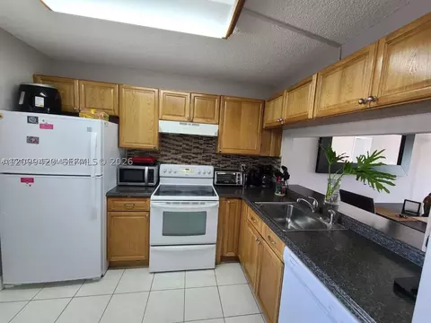 165 NW 93rd Ave #102, Pembroke Pines, FL 33024