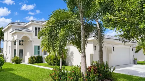212 SW 179th Ave, Pembroke Pines, FL 33029