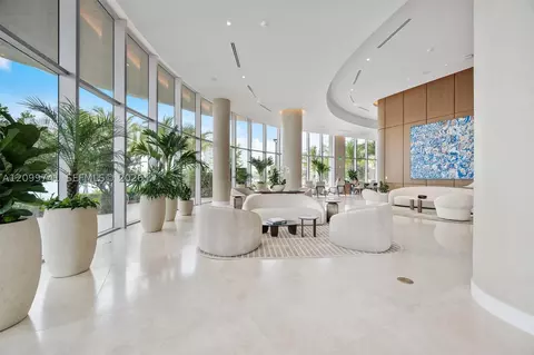2411 Laguna Cir #2211, Miami, FL 33180