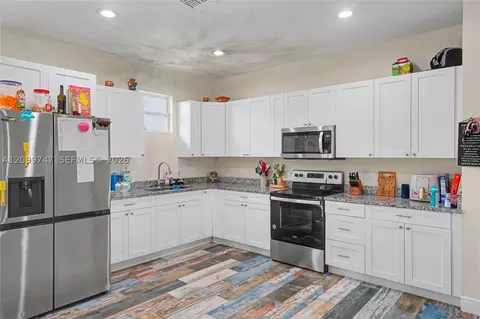 Kitchen - 8006 Oakleaf Cir, Labelle, FL 33935 photo 1 of 1