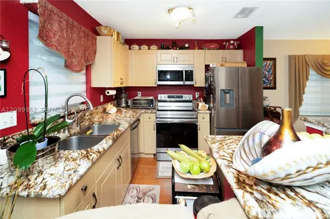 Kitchen - 8564 SW 23rd Ct, Miramar, FL 33025 photo 3 of 3