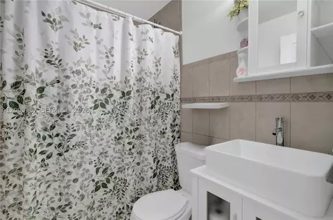 Bath - 550 E 10th Ave, Hialeah, FL 33010 photo 3 of 5