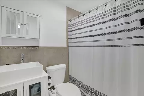 Bath - 550 E 10th Ave, Hialeah, FL 33010 photo 1 of 5